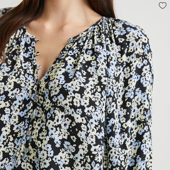 $198 Rails Indi Top Midnight Meadow Floral blue floral size Small Vneck - Picture 6 of 14